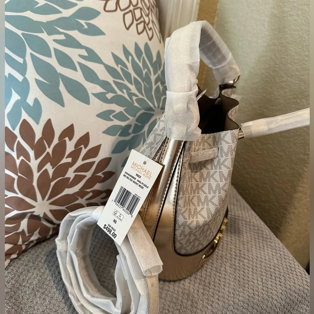 Michael Kors- REED 35S4G6RM6M VANL/PLGOLD MD BELTED BUCKT MSGR - NWT - Picture 7 of 16